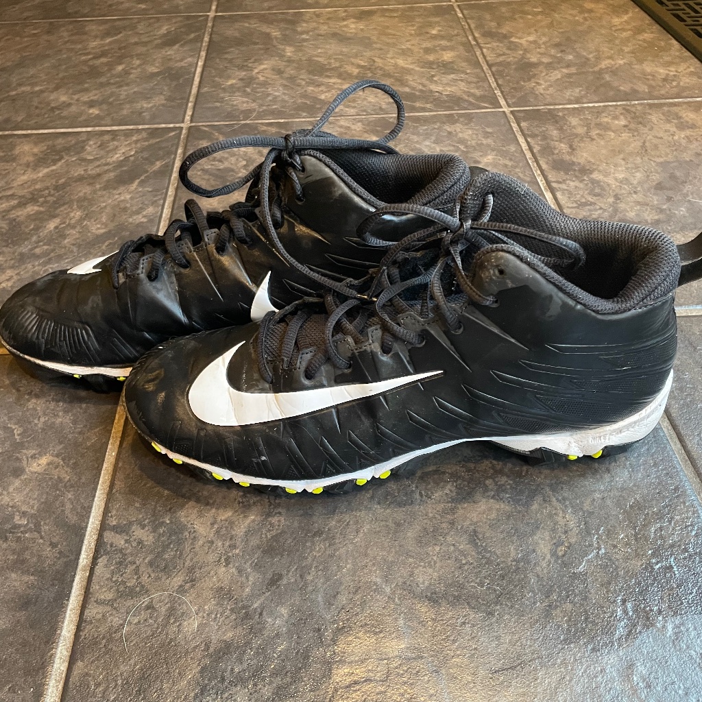Men’s Size 10 Nike Alpha Football Cleats Euc